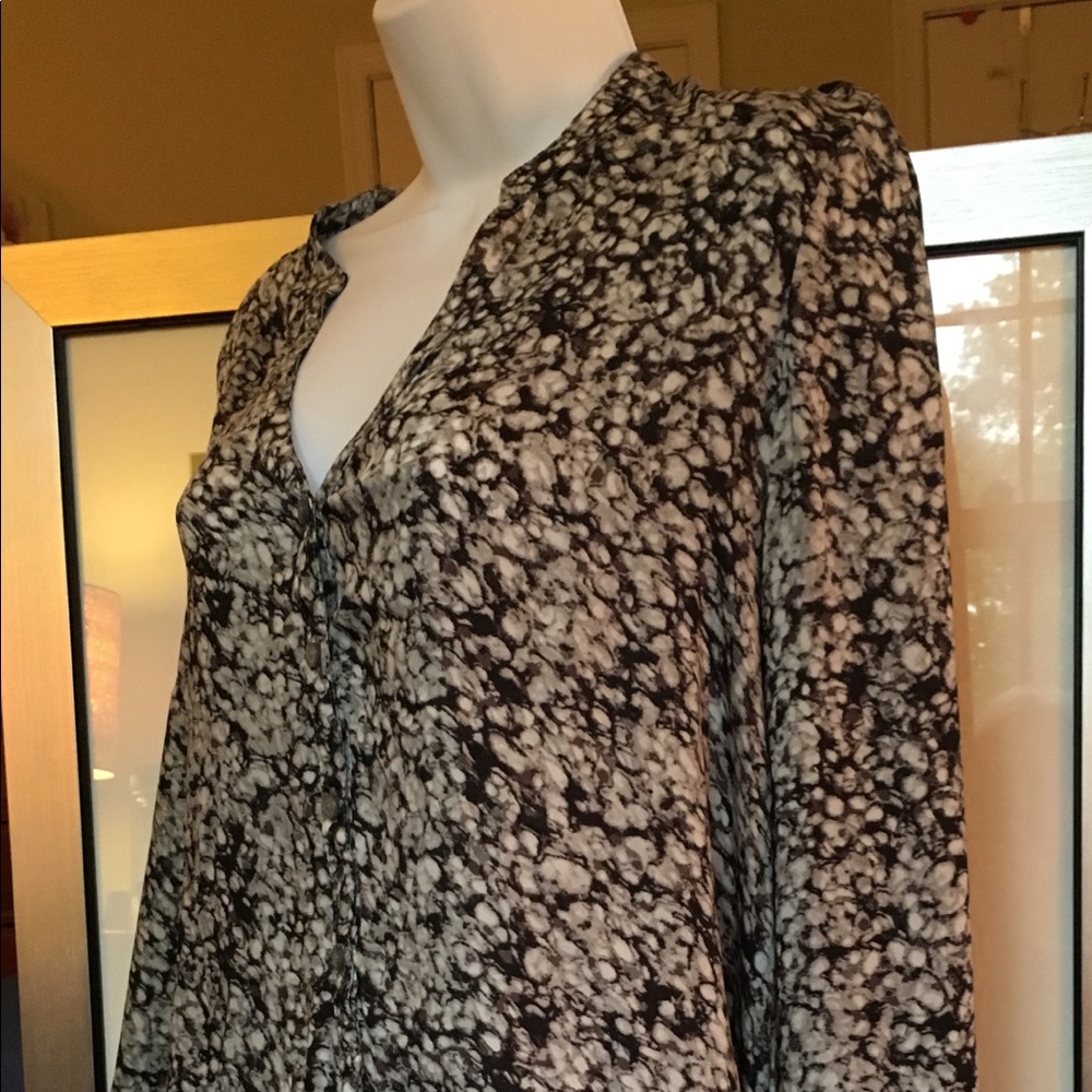 Long sleeve tunic by Daisy Fuentes